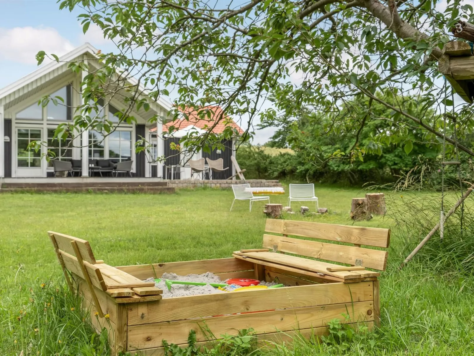 "Bernadete" - 50m to the fjord-Outside