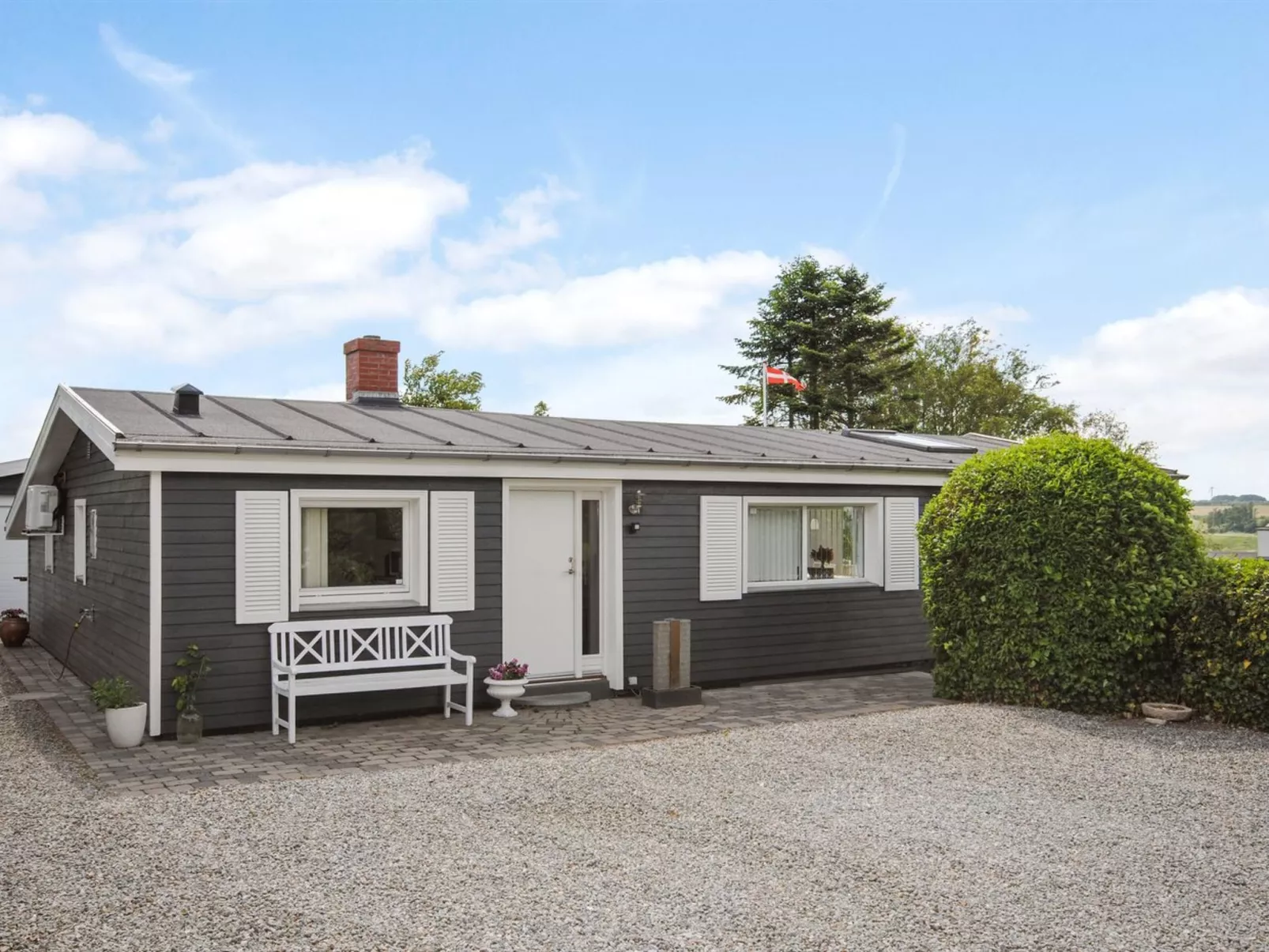 "Annabeth" - 300m to the fjord-Outside