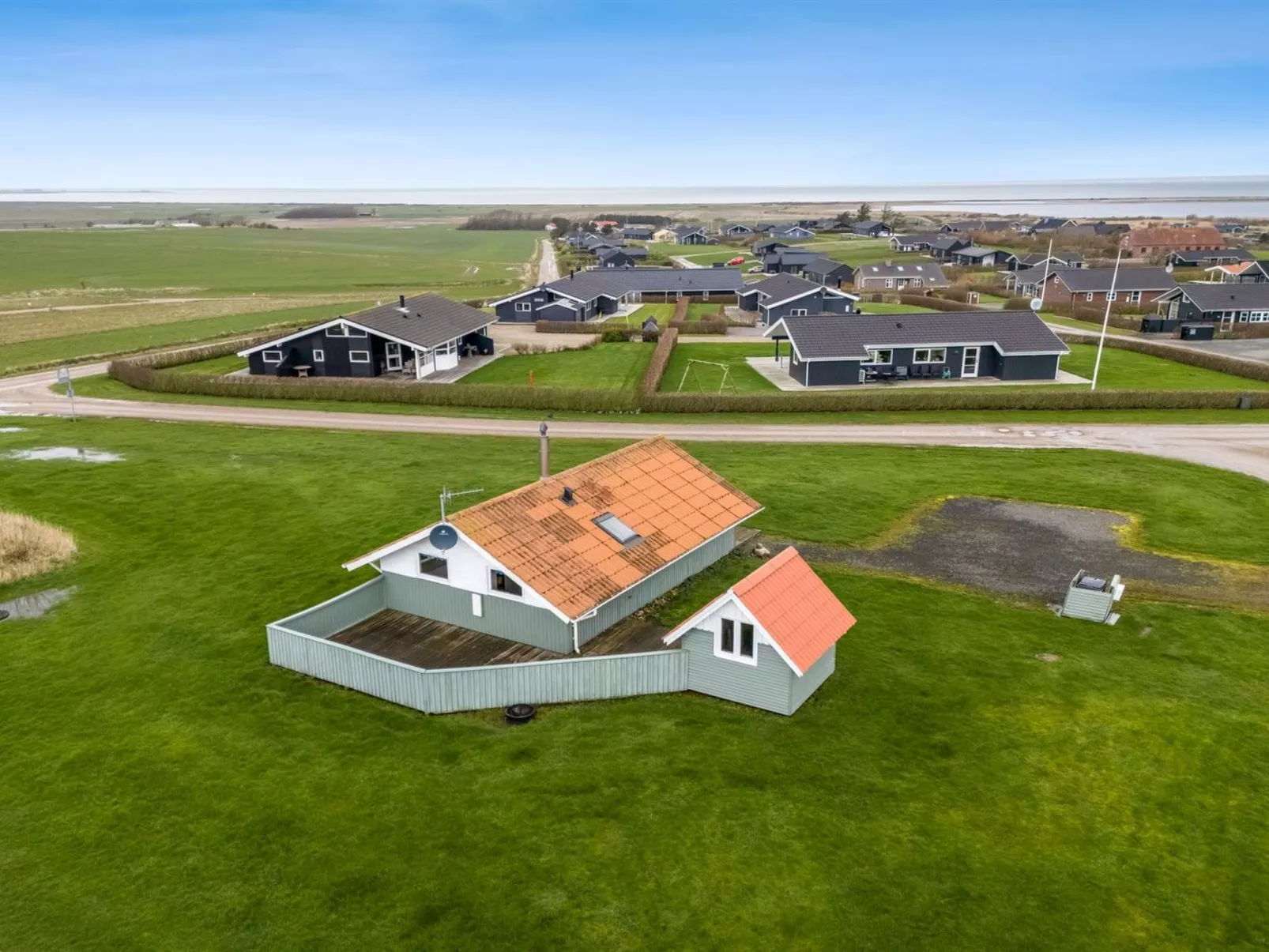 "Lonne" - 750m to the fjord-Outside