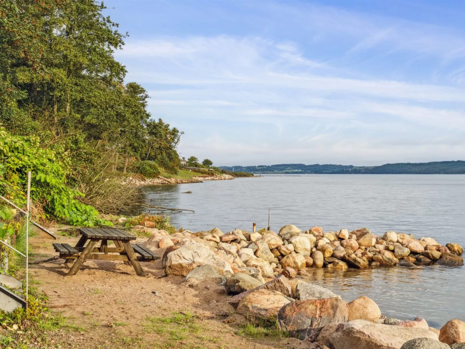 "Fifi" - 10m to the fjord-Outside