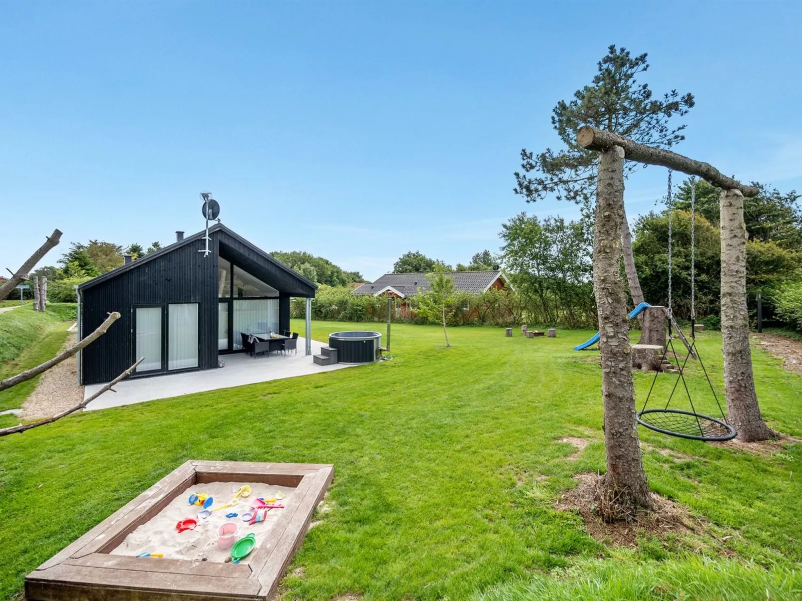 "Elso" - 600m to the fjord-Outside