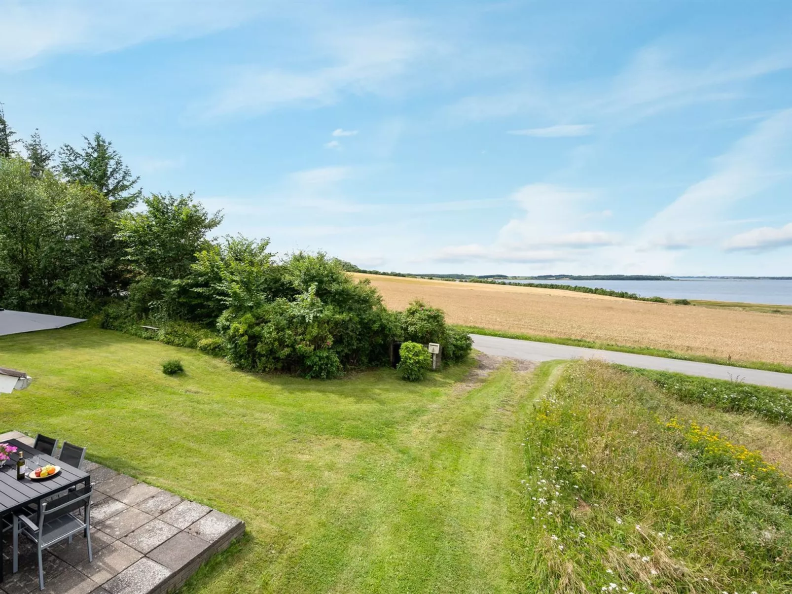 "Ephra" - 250m to the fjord-Draußen