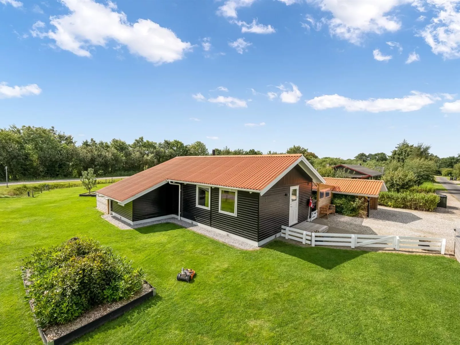 "Fritzie" - 600m to the fjord-Outside