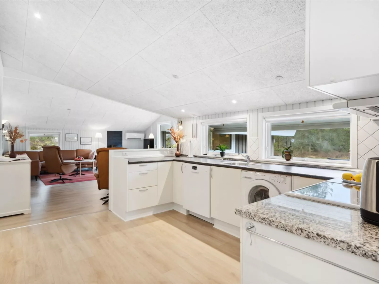 "Keke" - 2.5km from the sea-Inside