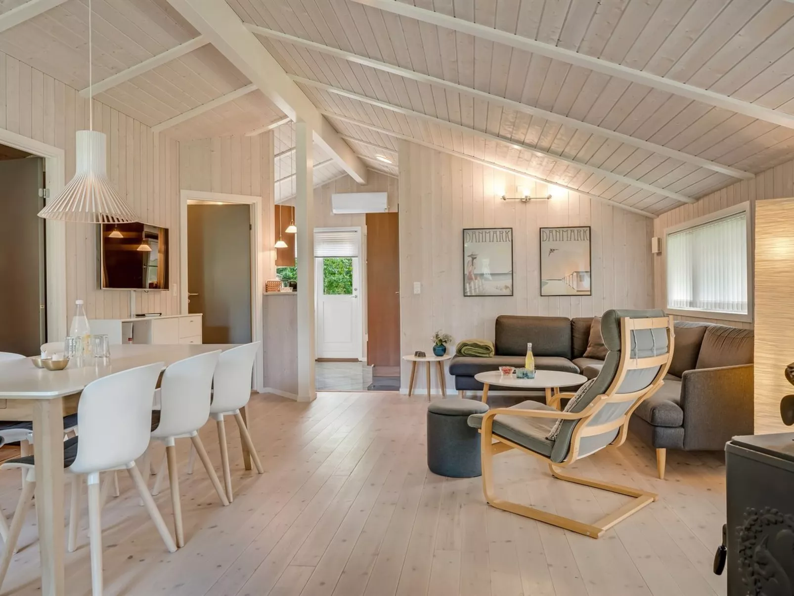 "Barnet" - 2.2km from the sea-Dedans