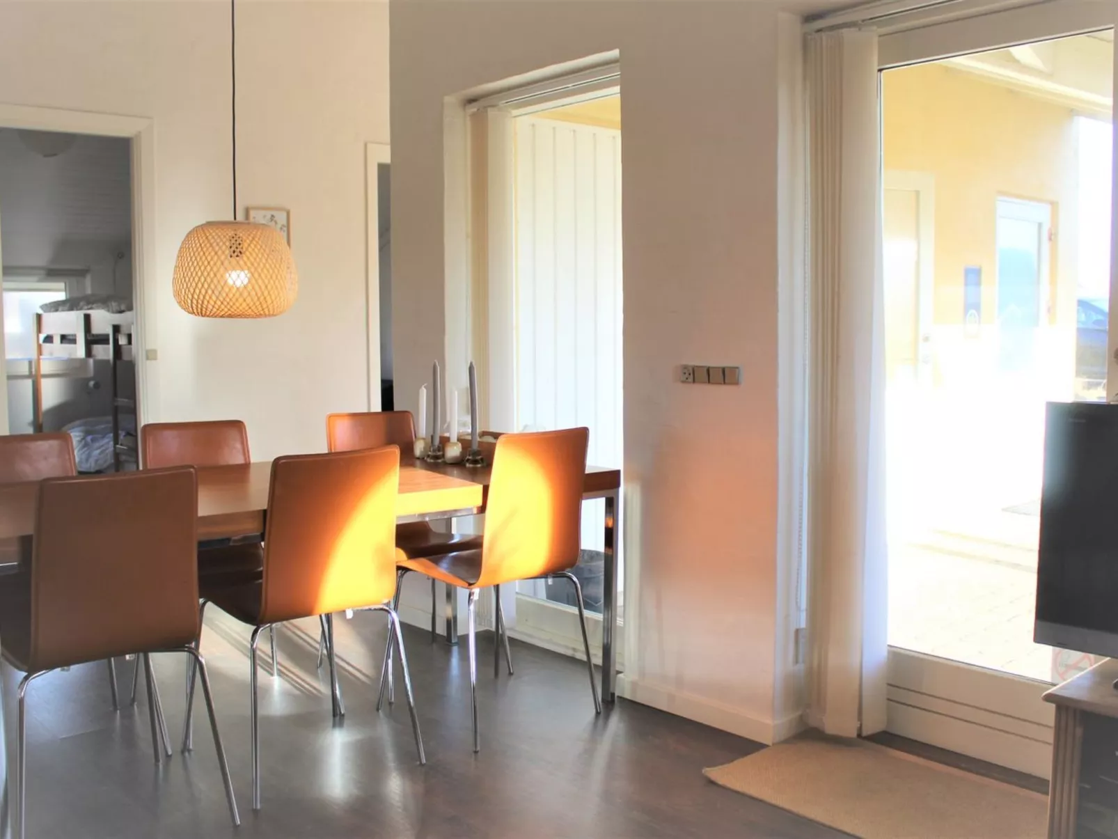 "Jænis" -  from the sea-Drinnen