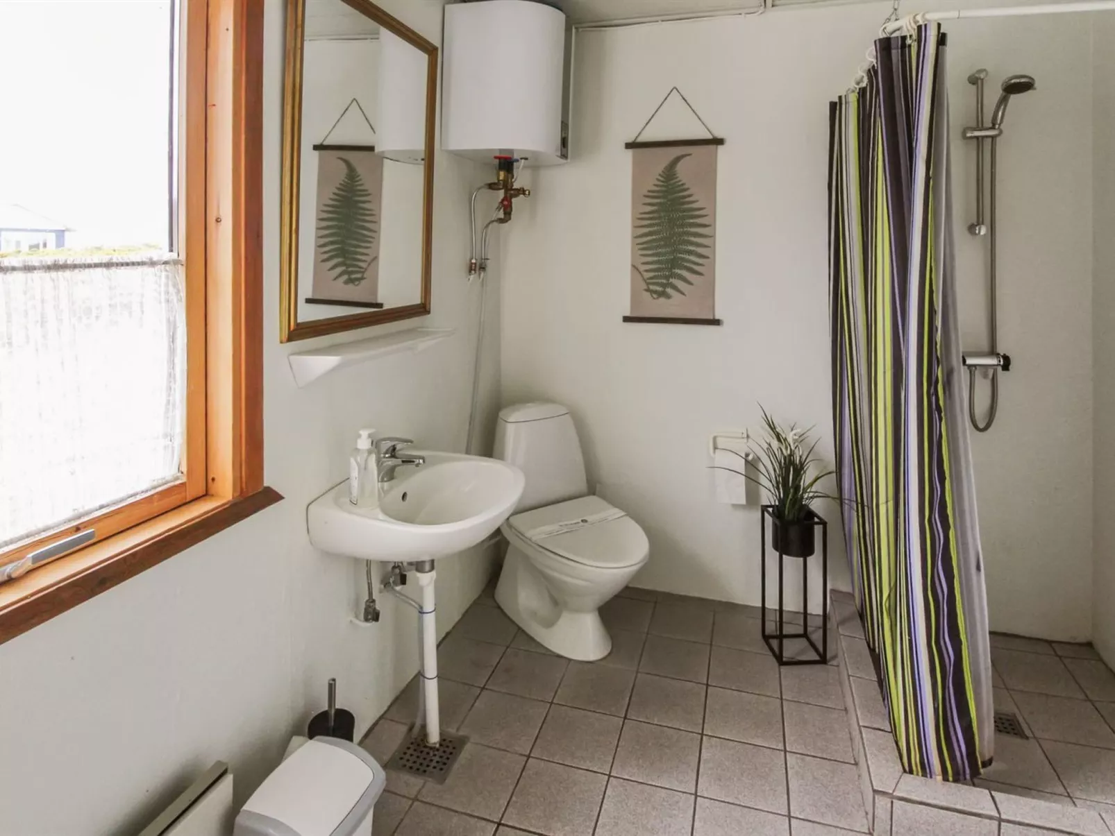 "Jerk" - 250m from the sea-Inside