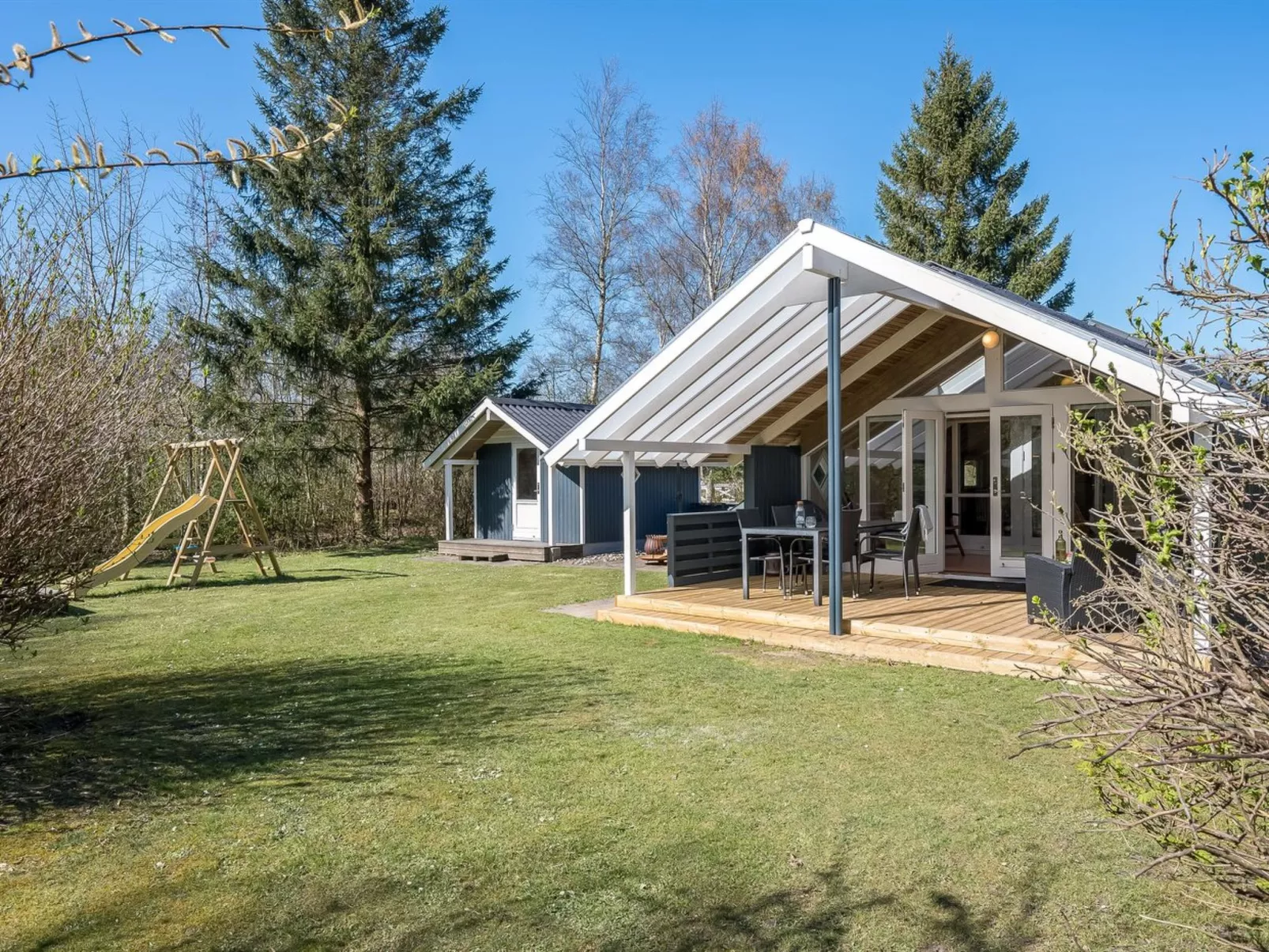 "Snefrid" - 12km from the sea-Outside