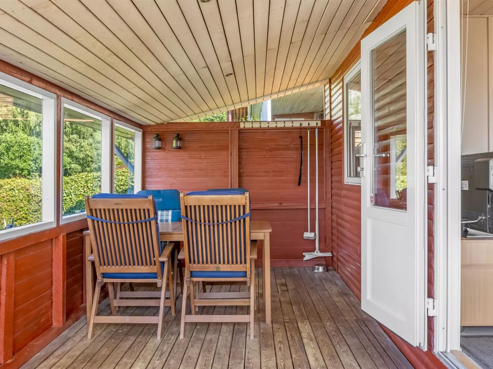 "Star" - 100m from the sea-Dedans