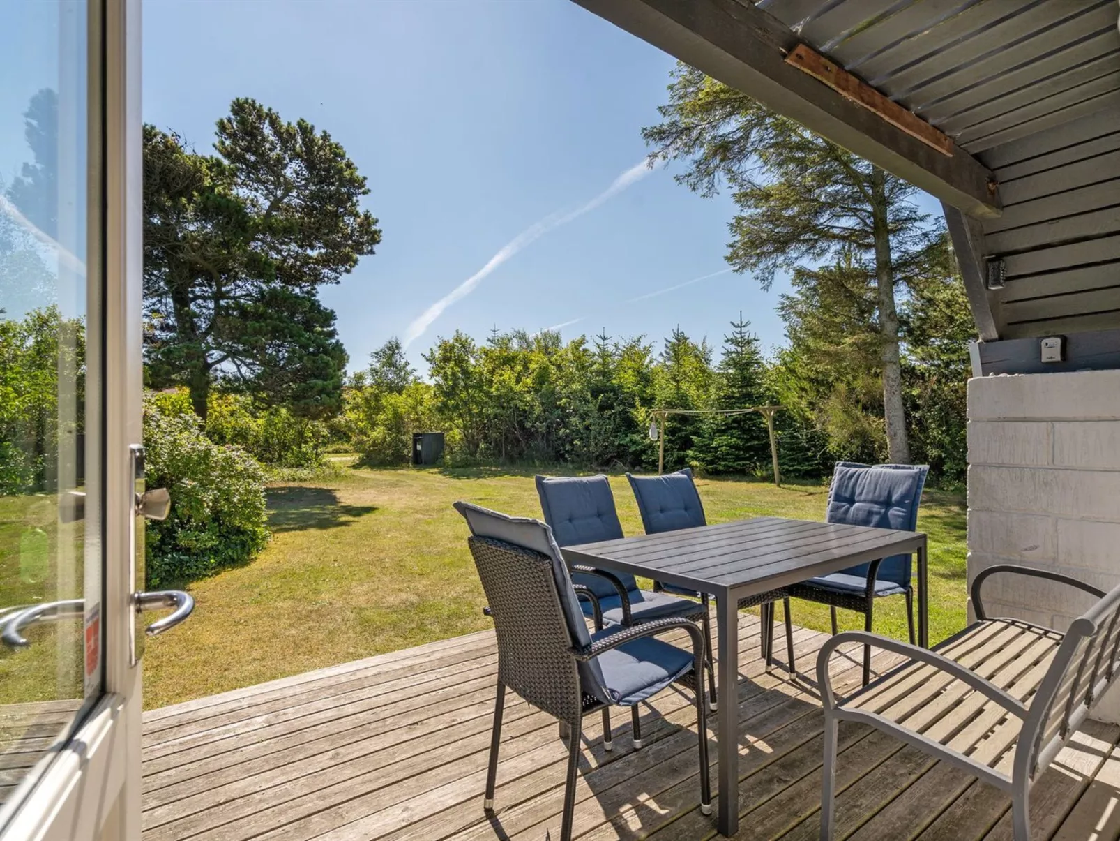 "Amelia" - 250m to the fjord-Outside