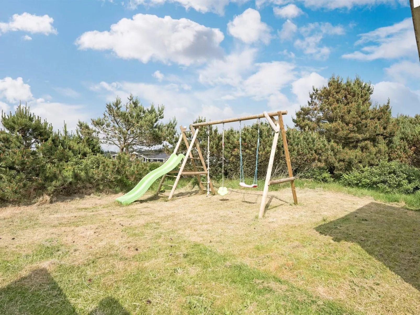 "Dines" - 1km from the sea-Outside