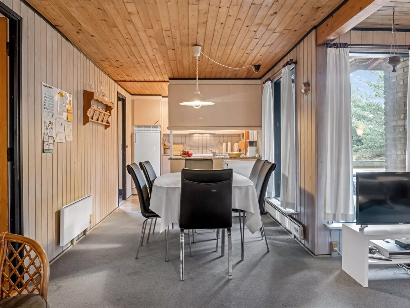 "Falki" - 2.5km from the sea-Drinnen