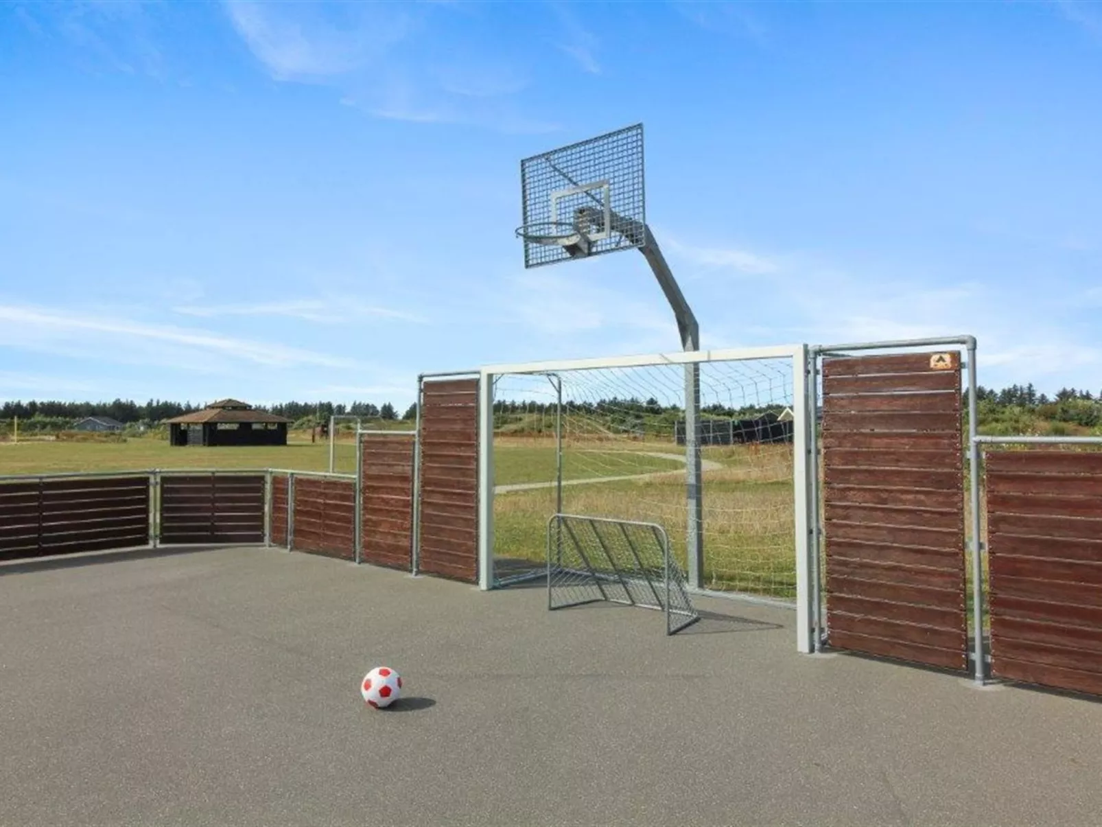 "Ullvi" - 3.8km from the sea-Inside