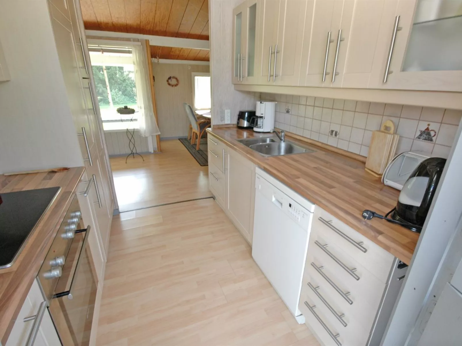 "Yari" - 250m from the sea-Drinnen