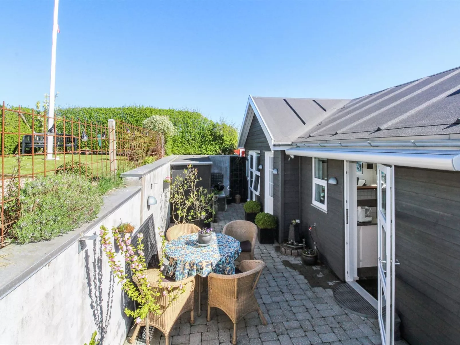 "Grim" - 5m from the sea-Outside