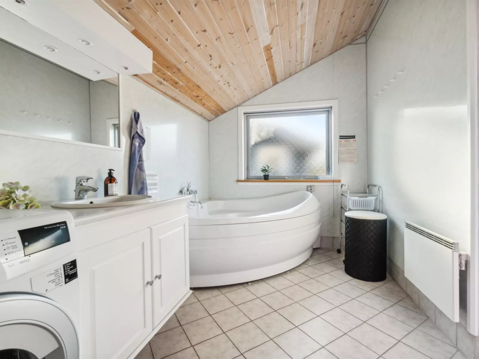 "Øde" - 350m from the sea-Inside