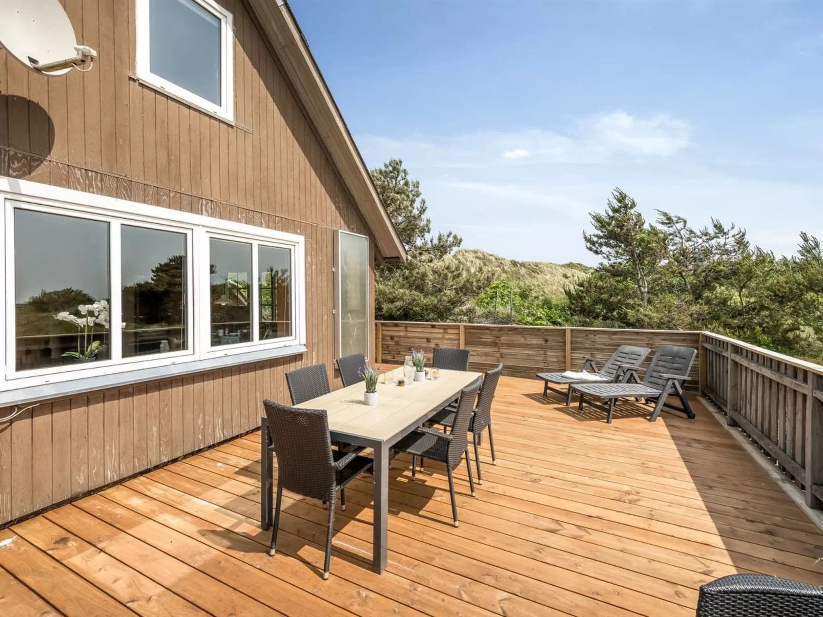 "Dina" - 200m to the fjord-Outside