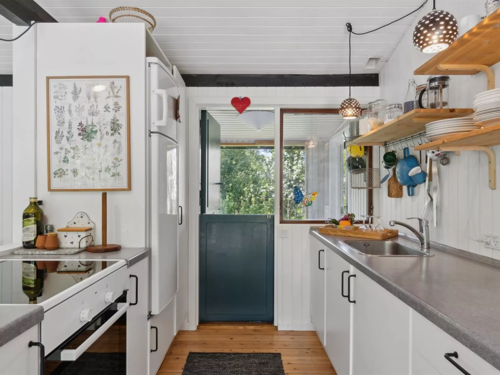 "Sarah" - 500m from the sea-Inside