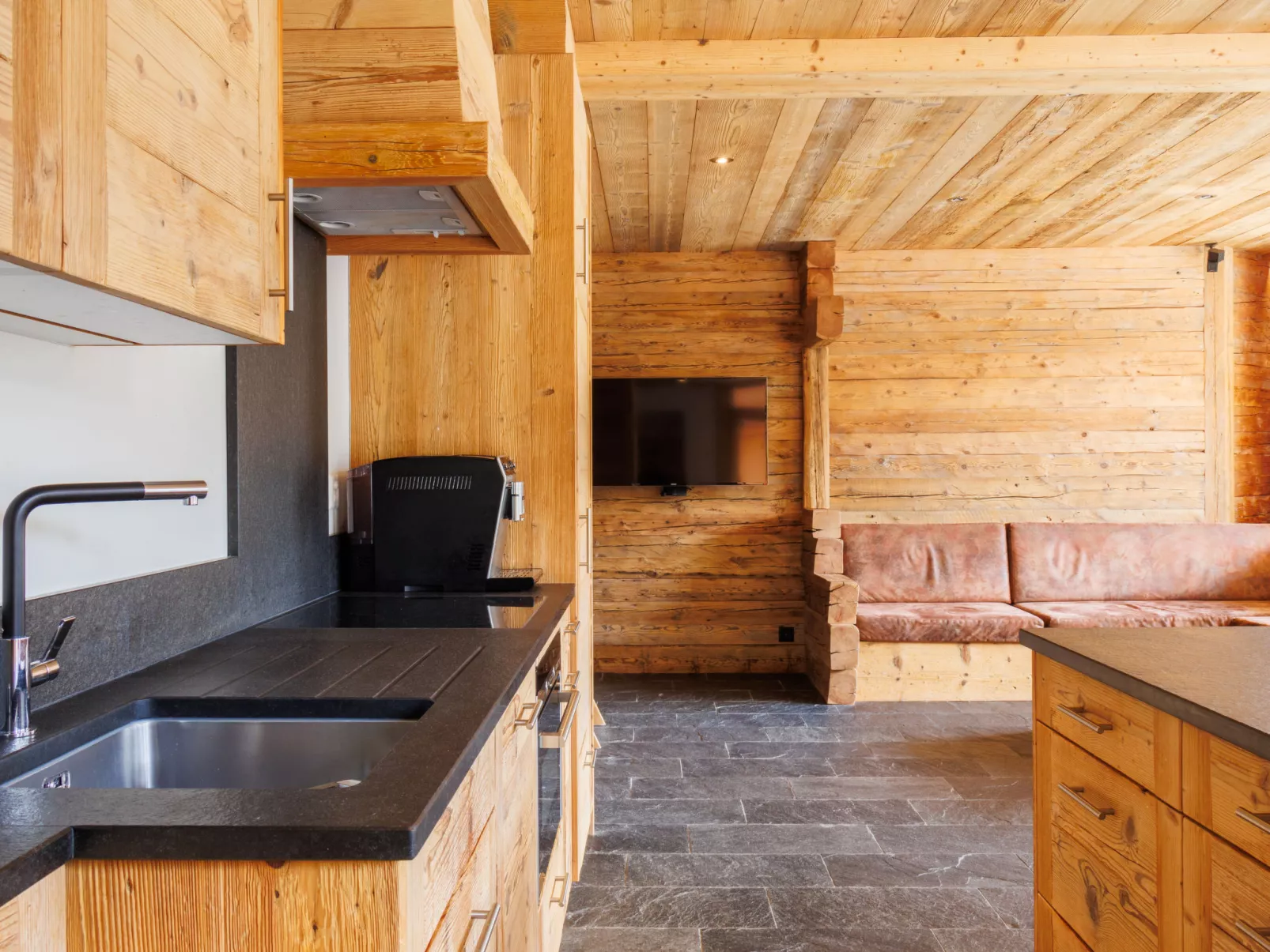 Rosablanche D Attique-Inside