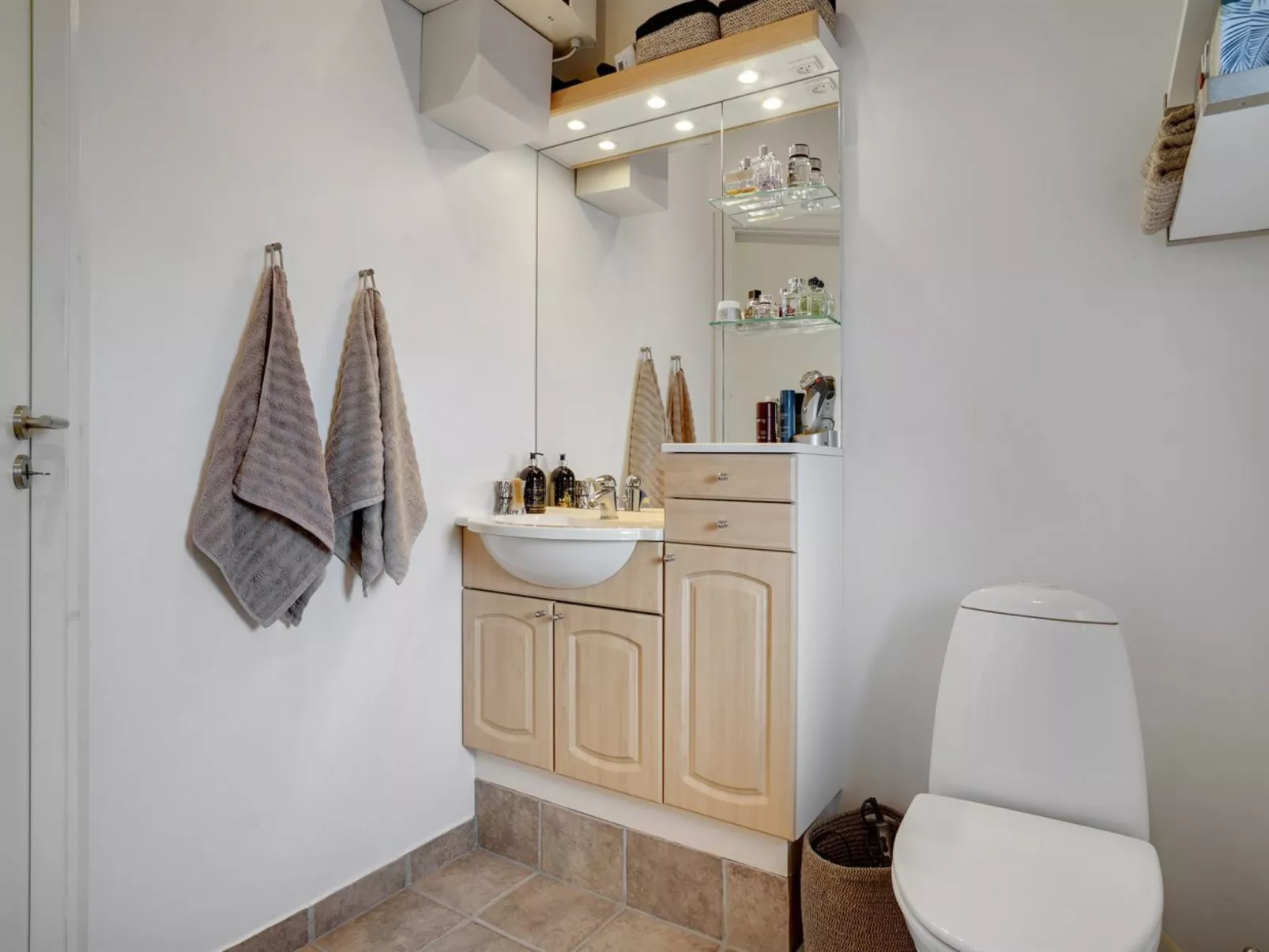 "Sjarlotte" - 100m from the sea-Inside