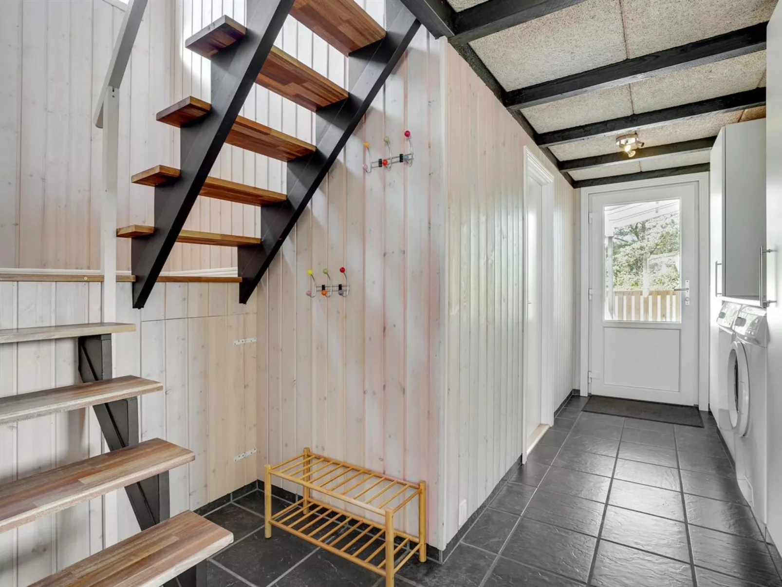 "Dagne" - 400m to the fjord-Dedans