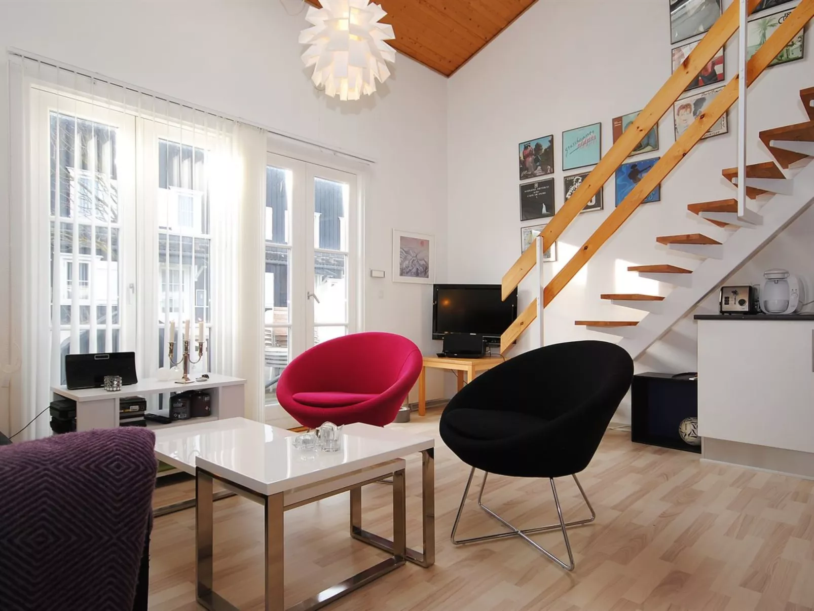 "Vasil" - 100m to the fjord-Drinnen