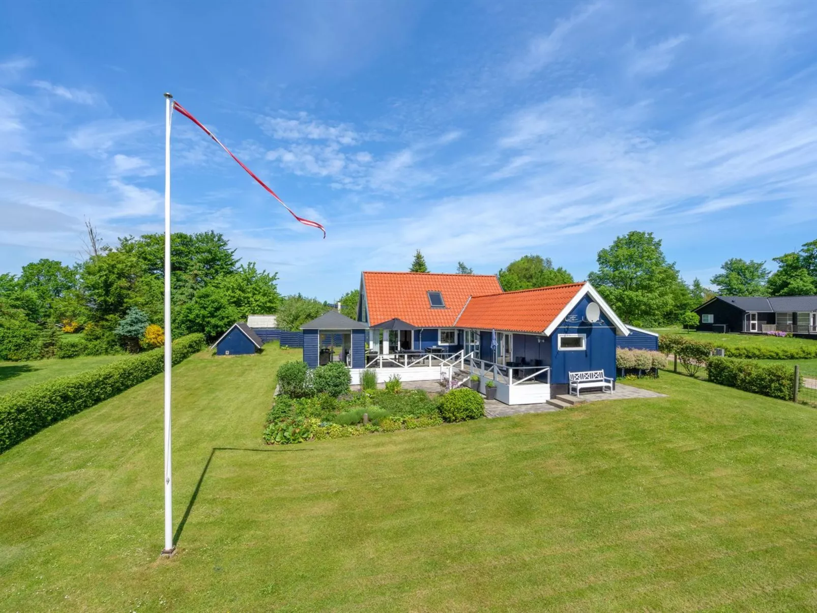 "Edvia" - 700m to the fjord-Outside