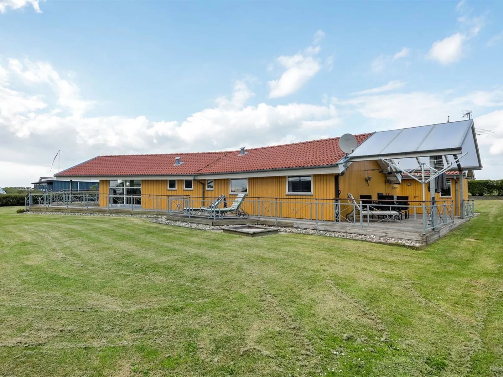 "Hjalmar" - 400m from the sea-Outside