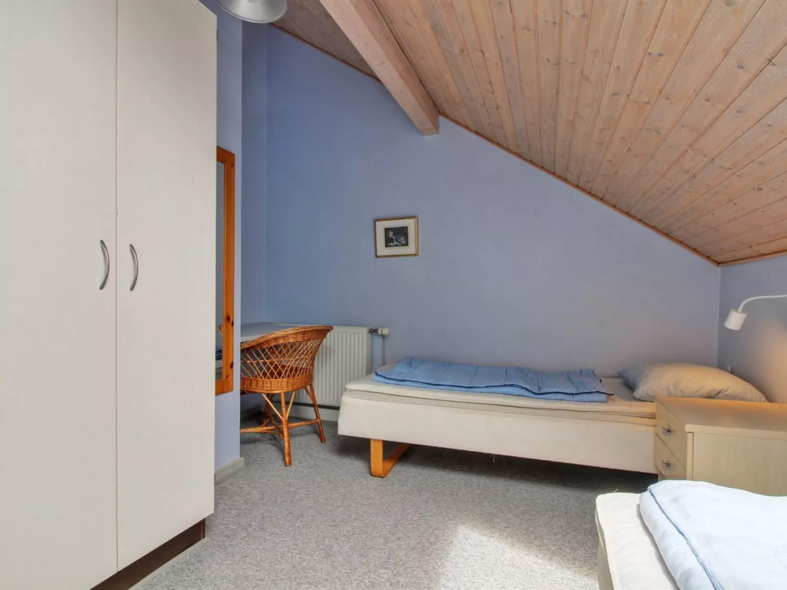 "Rebus" - 2.3km from the sea - Drinnen