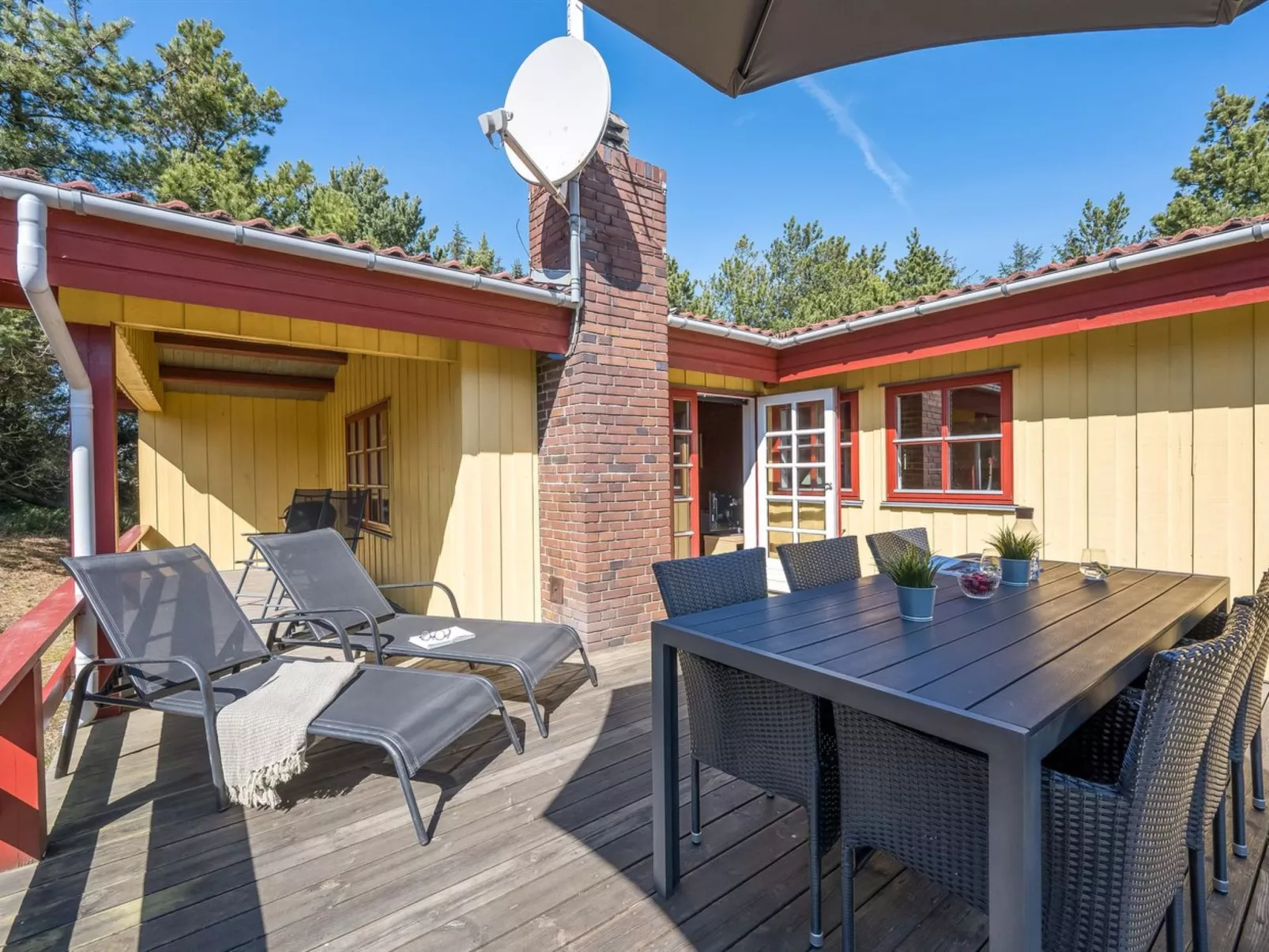 "Yaris" - 800m to the fjord-Outside