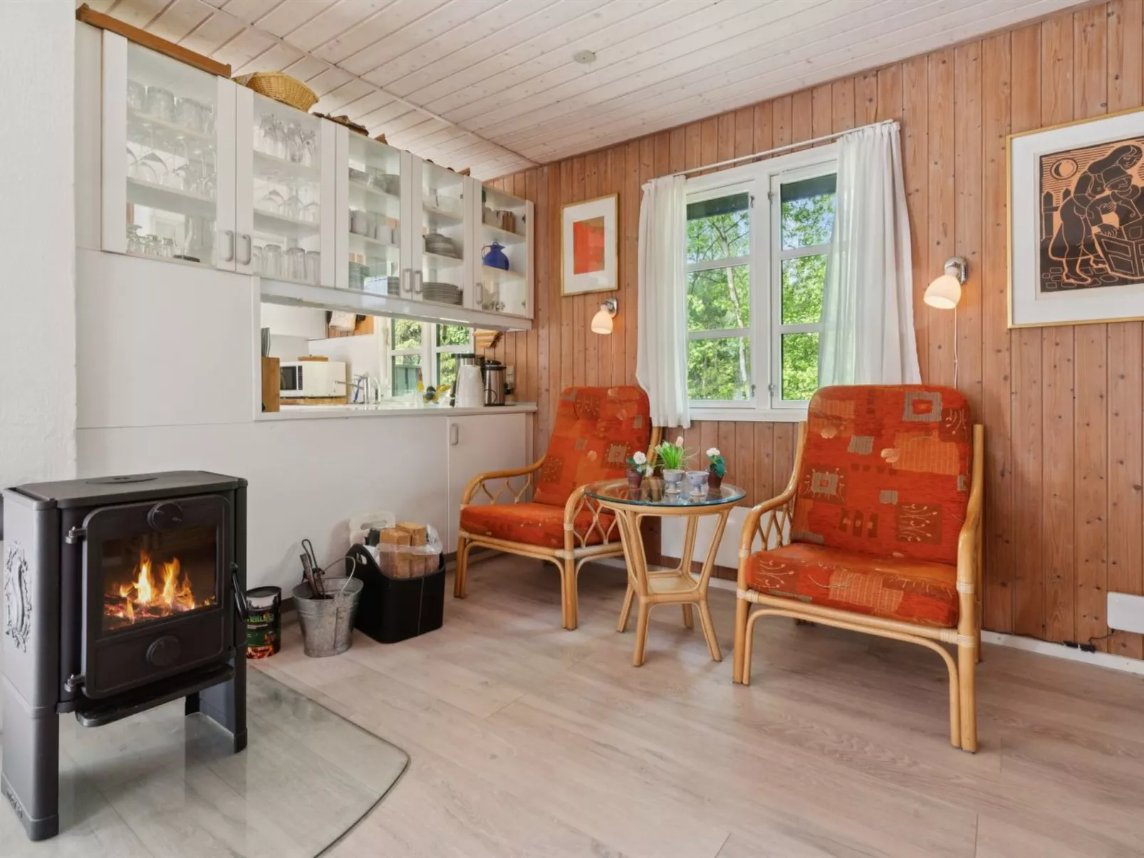 "Tom" - 125m from the sea-Inside