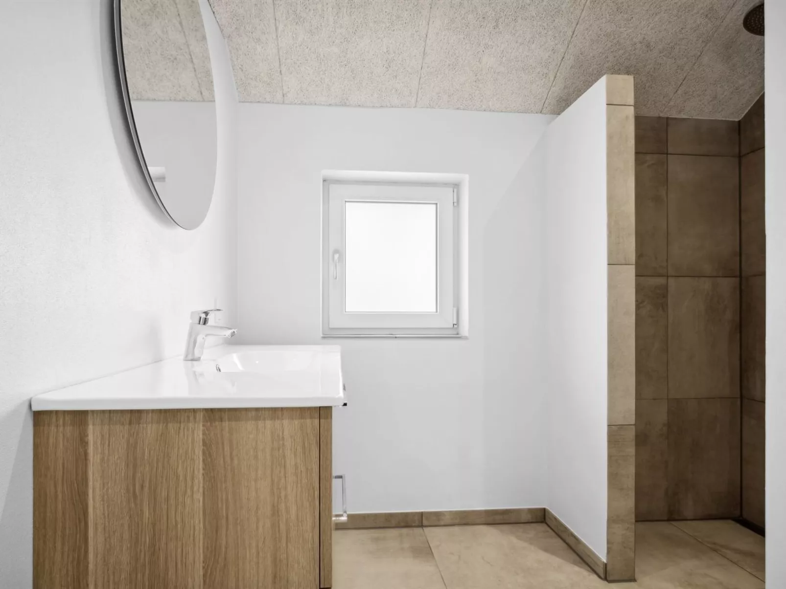 "Botulf" - 3.8km from the sea-Inside