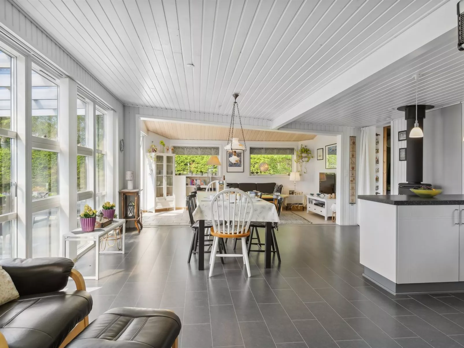 "Guthrik" - 900m from the sea-Inside