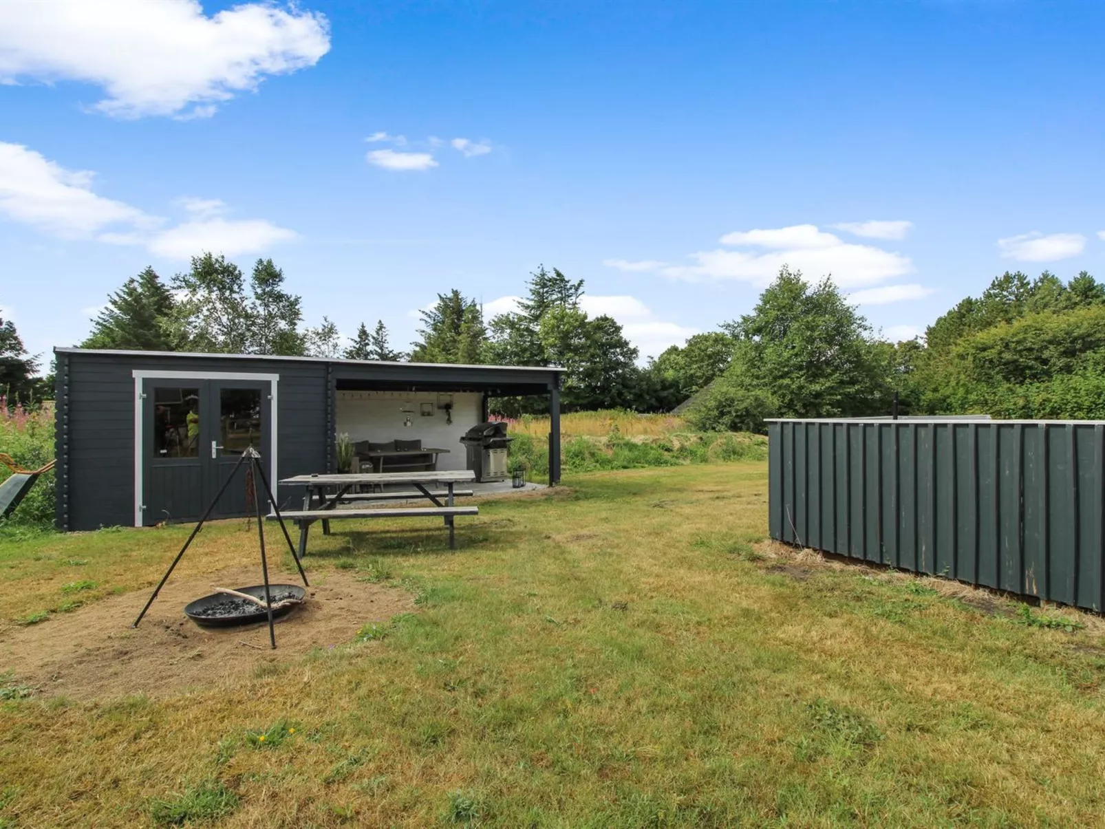 "Daina" - 400m to the fjord-Draußen