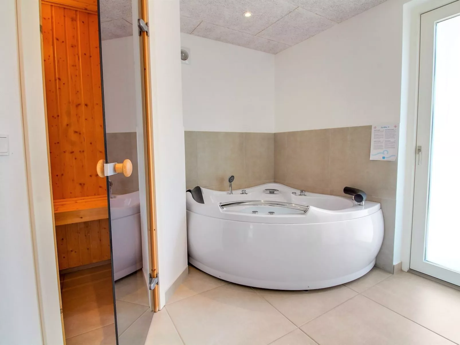 "Thorfin" - 200m from the sea-Inside