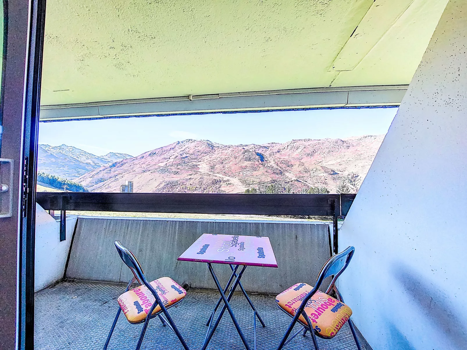 Brelin Evons R05-Drinnen