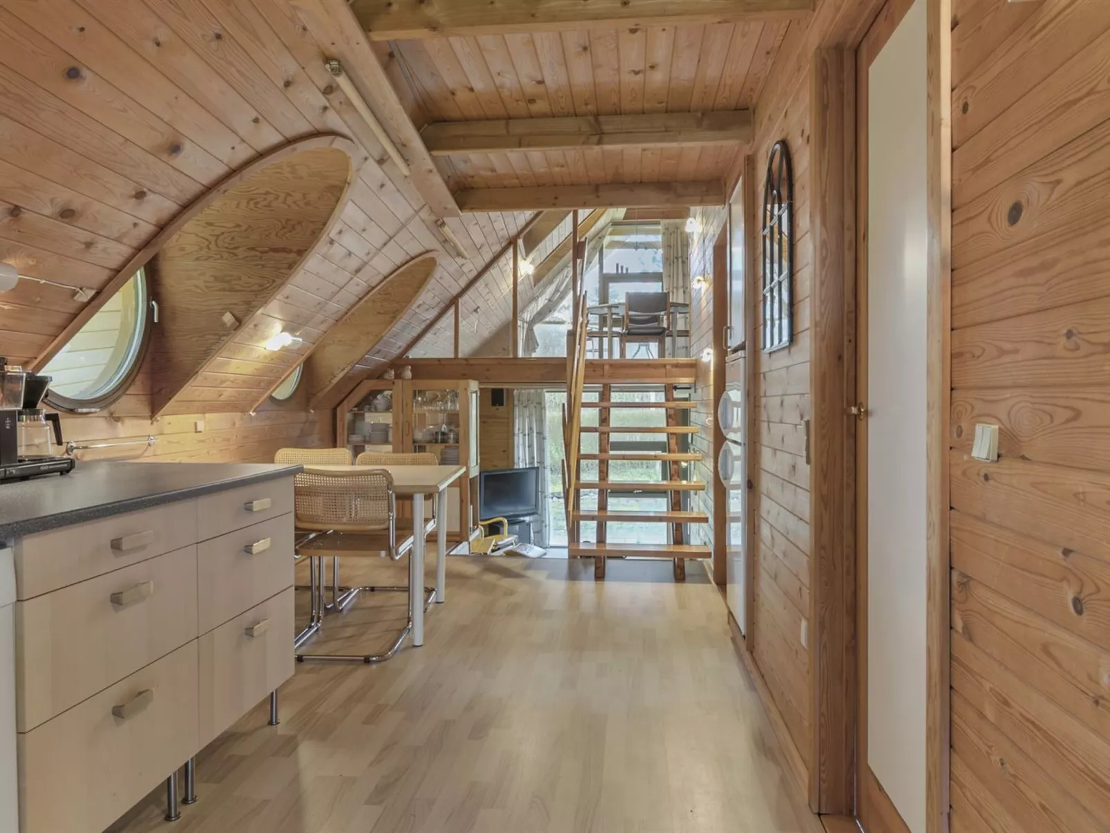 "Tally" - 800m to the fjord-Inside