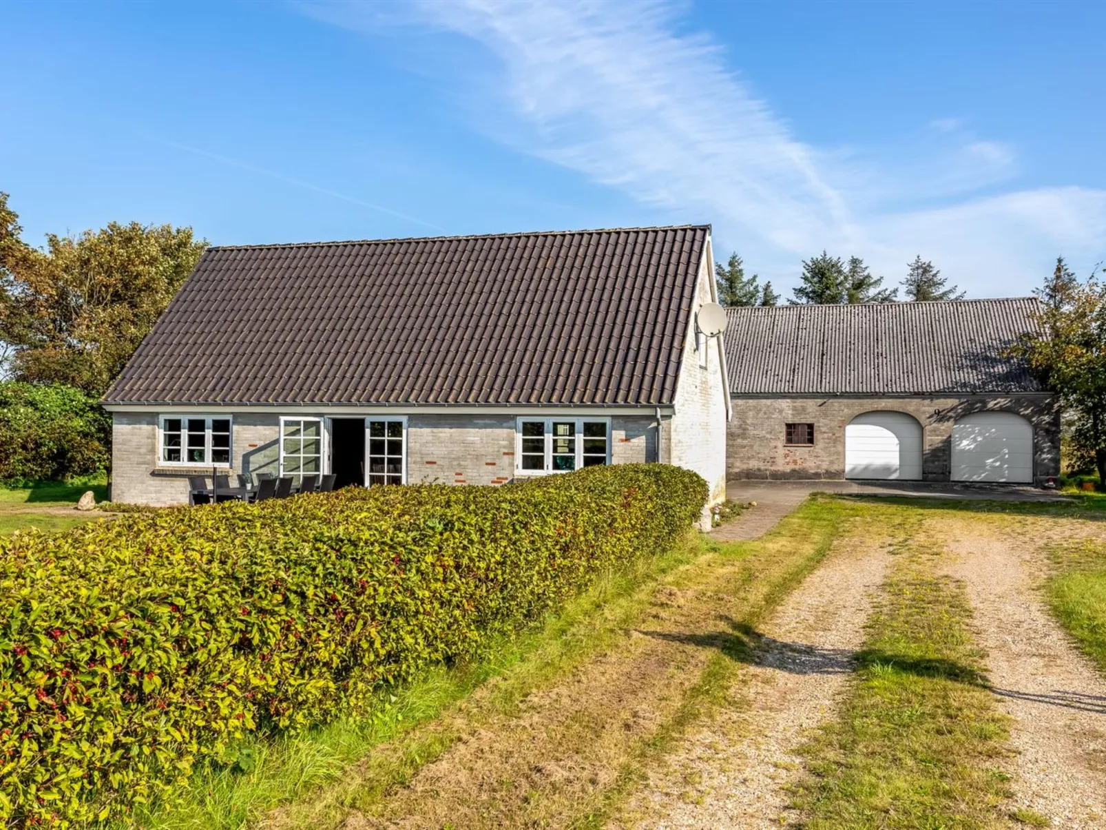 "Merrit" - 4.6km to the fjord-Outside