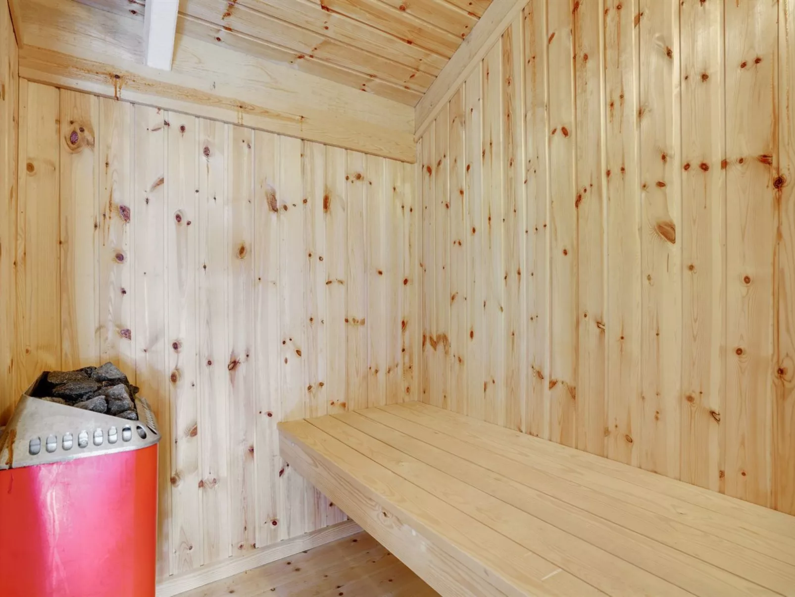 "Peter" - 400m from the sea-Inside