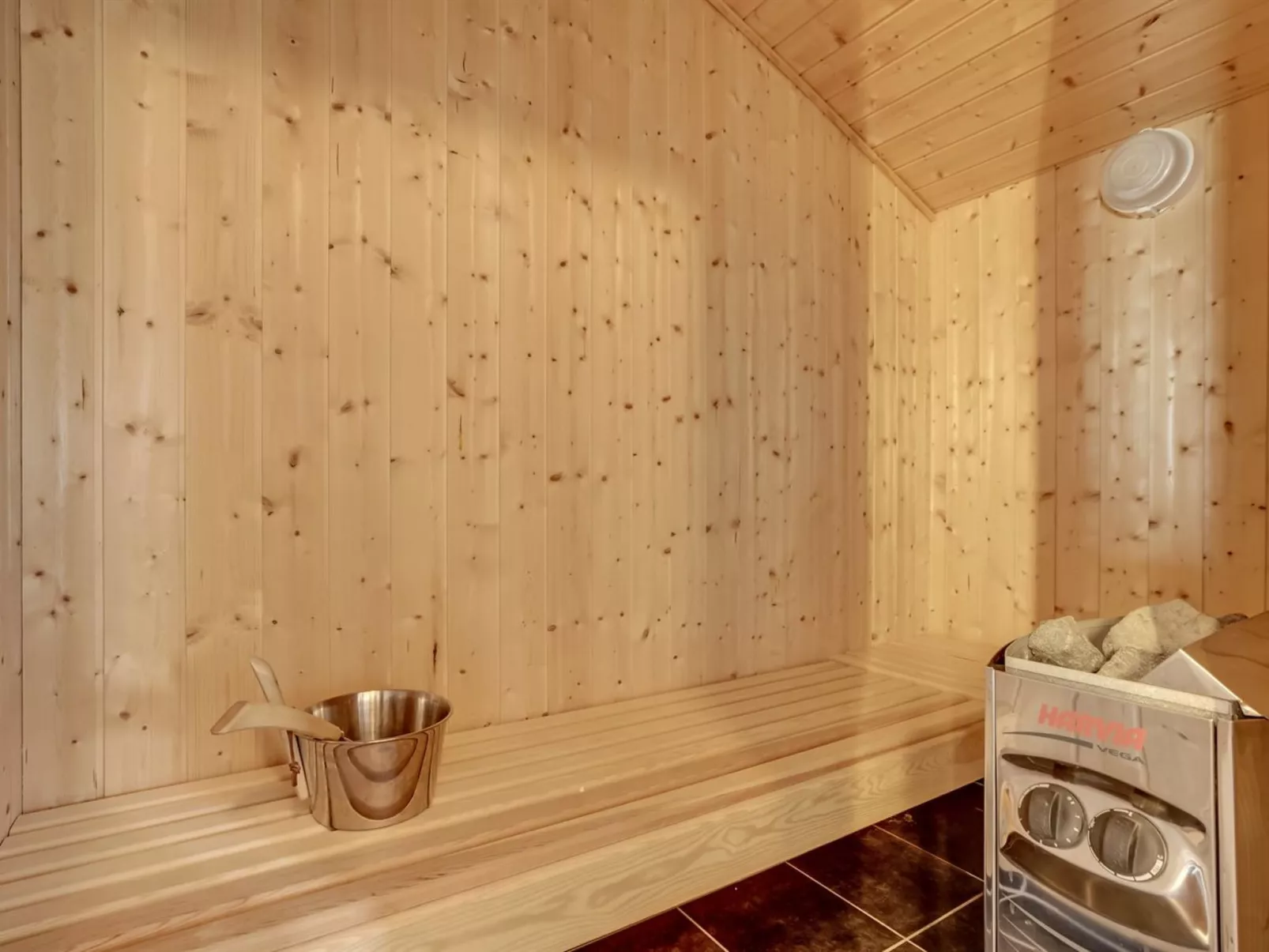 "Haghbarth" - 2.3km from the sea-Inside