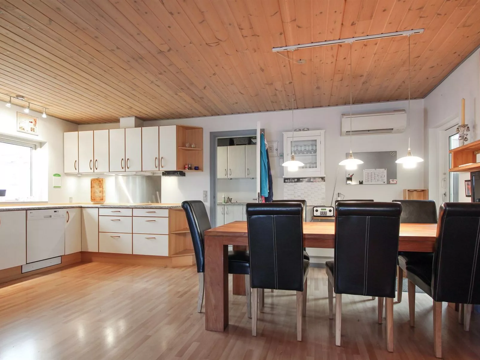 "Editha" - 800m from the sea-Inside