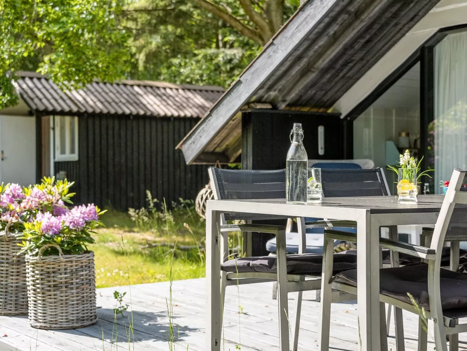 "Alika" - 200m to the fjord-Outside