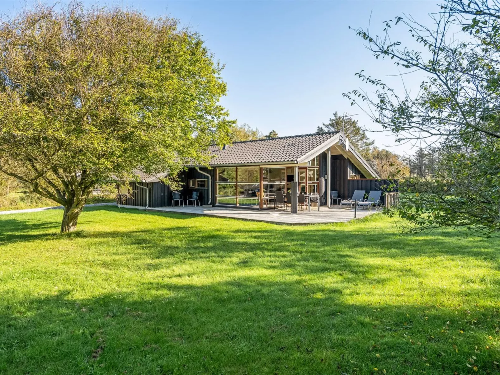 "Emeli" - 1.3km from the sea-Outside