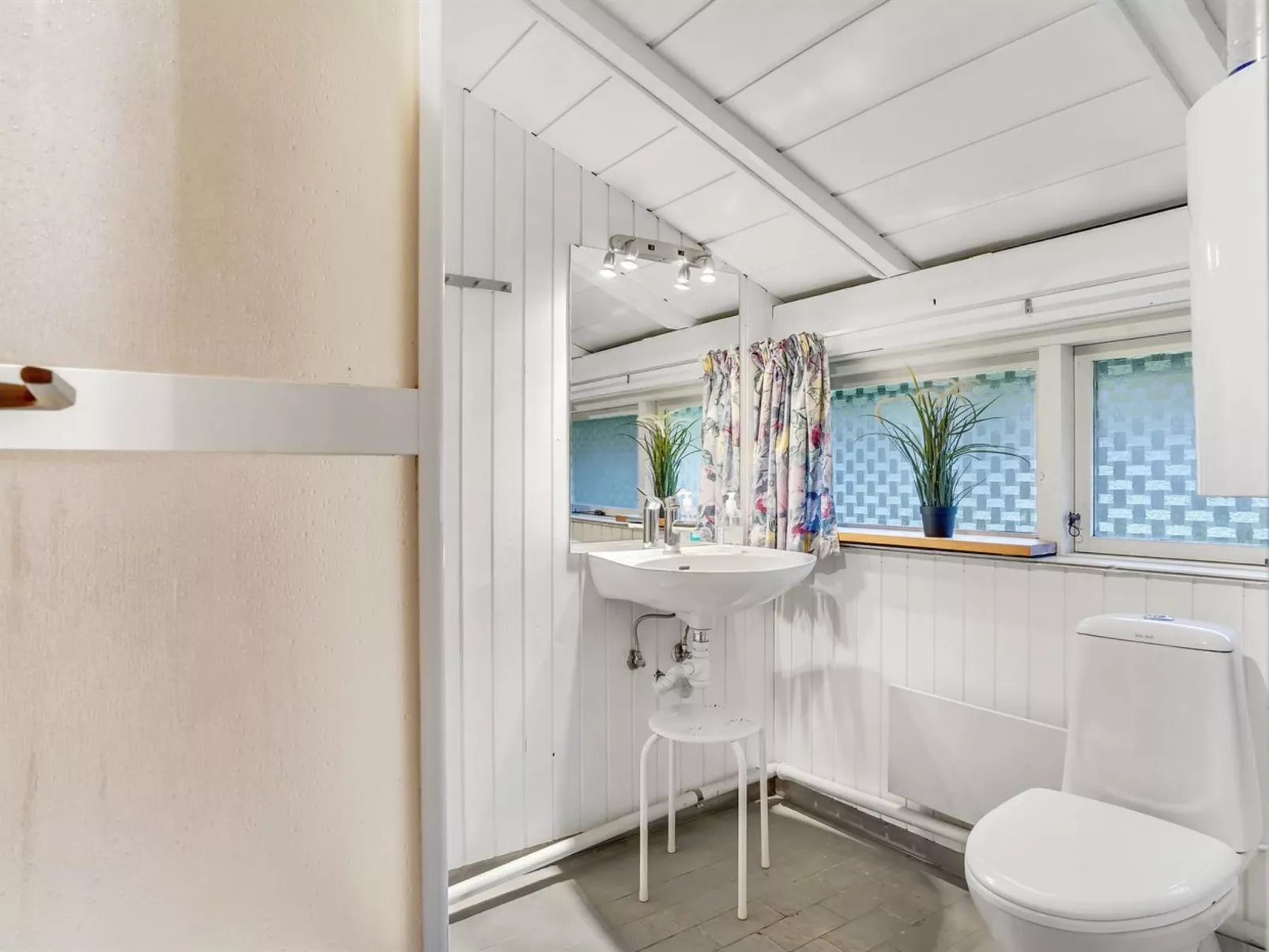 "Hardy" - 30km from the sea-Drinnen