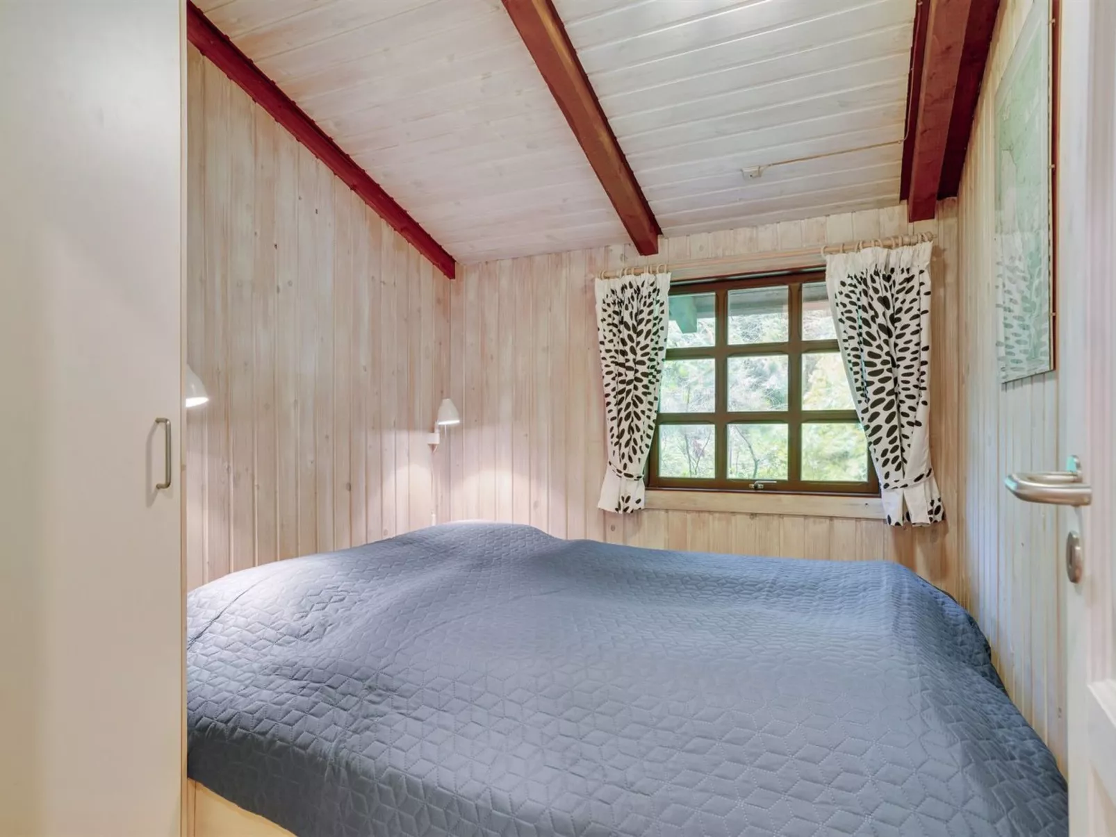 "Gail" - 400m to the fjord-Inside