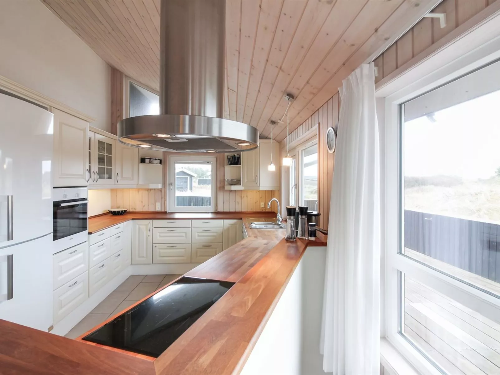 "Huno" - 400m from the sea-Inside