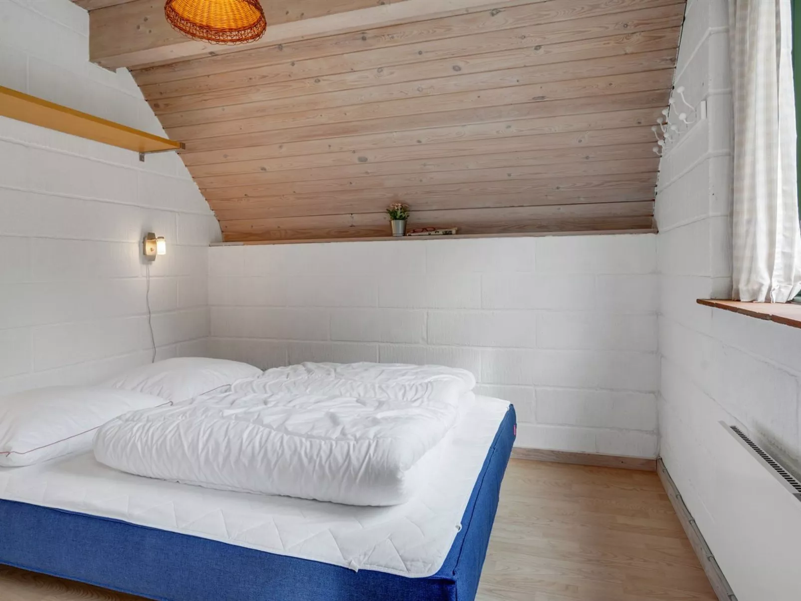 "Valo" - 400m to the fjord-Inside