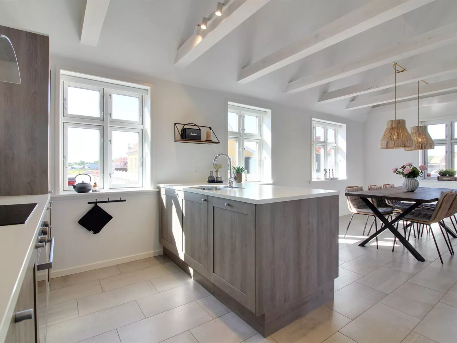 "Gine" - 1.5km from the sea-Inside