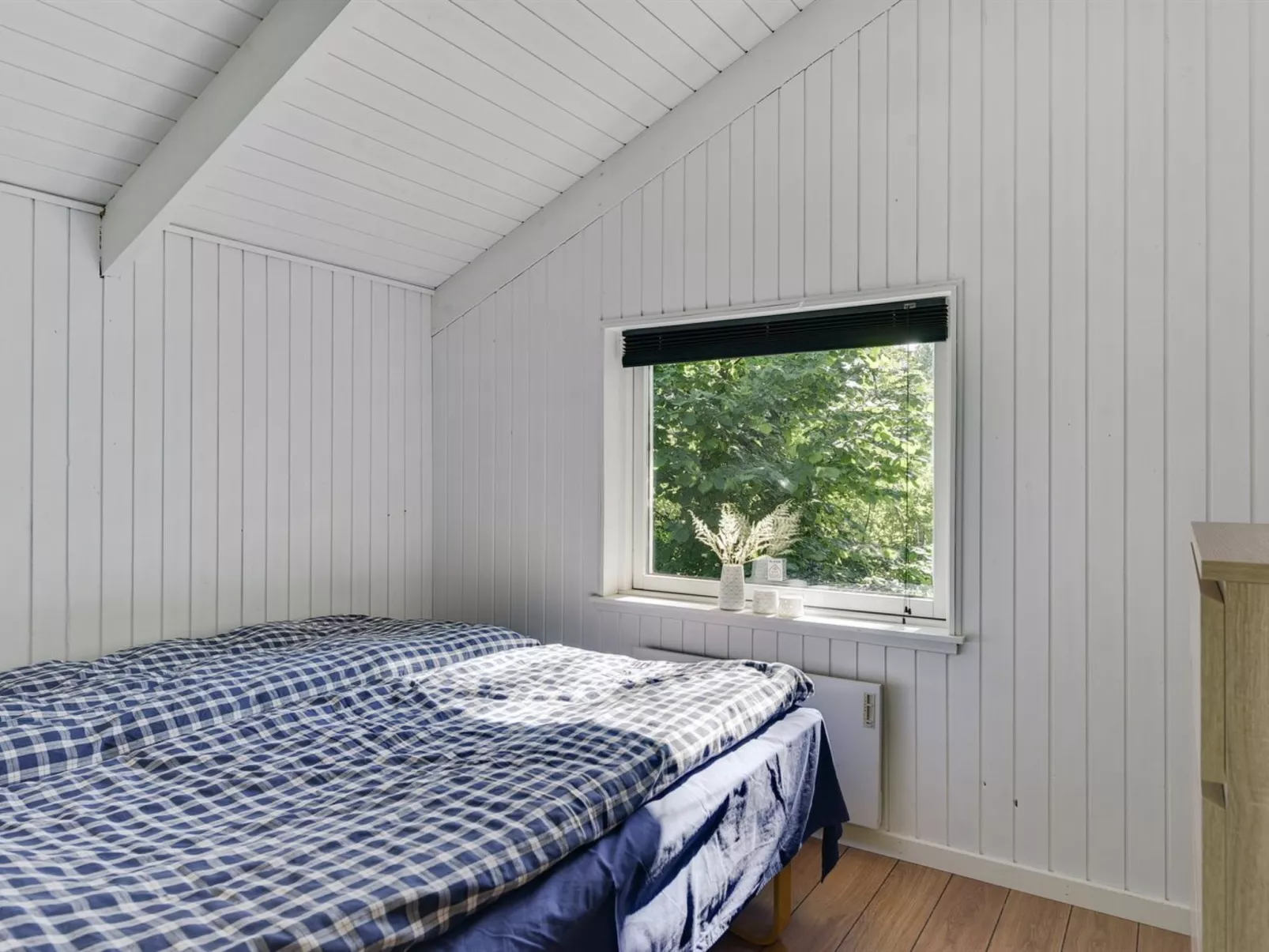 "Yngve" - 56.5km from the sea-Inside