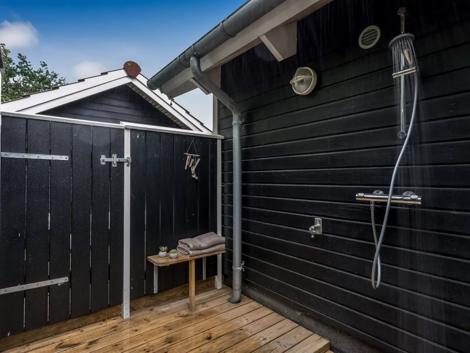 "Germaine" - 1.2km from the sea-Outside